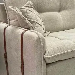 Sofa Living Canada 3 Lugares com Almofadas Soltas Tecido Boucle 200cm Uniao Marfim Detalhe