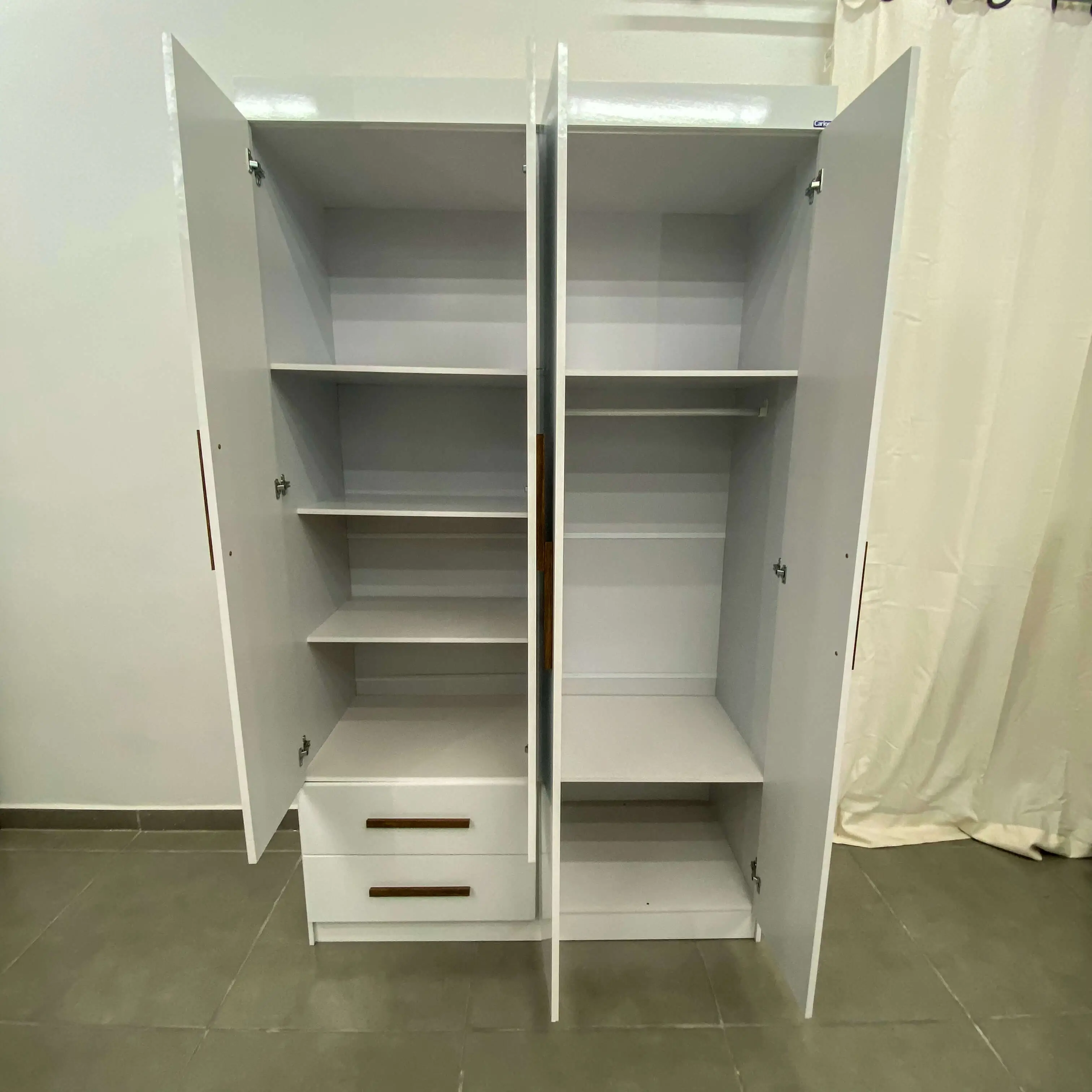 Guarda Roupa Hercules Solteiro 4 Portas 2 Gavetas Carioca Interno Foto Real