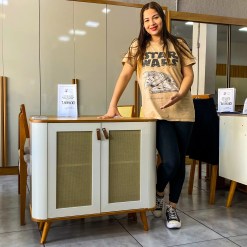 Buffet Jutai New Luxo 2 Portas Com Pes Palito JB Bechara Foto Real