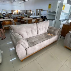 Sofa Espanha JC 3 Lugares 197cm Tecido Veludo Foto Real