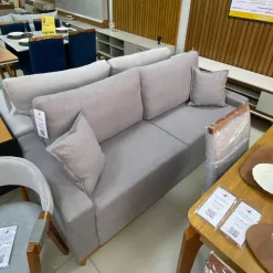 Sofa Grecia 180cm Em Linho 2 Lugares Pe Madeira Aifos Foto Real