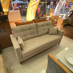 Sofa Living California Em Linho 2 Lugares Com Almofadas Soltas 180cm RR Estofados Foto Real