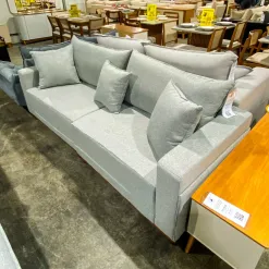 Sofa Living Lufer Em Linho 4 Lugares Com Almofadas Soltas 236cm Foto Real