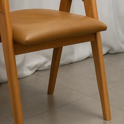 Kit 2 Cadeiras Perola Em Corino Madeira WJ Decor Detalhe