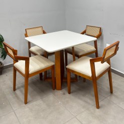 Mesa De Jantar Bali 90x90cm Com Vidro E 4 Cadeiras Berlim Hr Em Linho Madeira Minas Plac 61019
