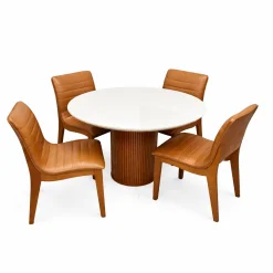 Mesa De Jantar Dara 110cm Redonda Com Vidro E 4 Cadeiras Sofia Em Corino Estofadas Lj Moveis Cinamomo Off White Com Tecido Caramelo 21050