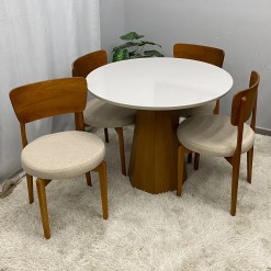 Mesa De Jantar Isis Com Vidro Redonda 100cm E 4 Cadeiras Maldivas Em Linho Madeira New Ceval 97647